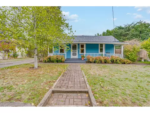 10733 SE Schiller St, Portland, OR 97266