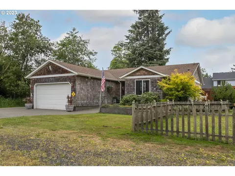 621 NW Cedar Ct, Warrenton, OR 97146
