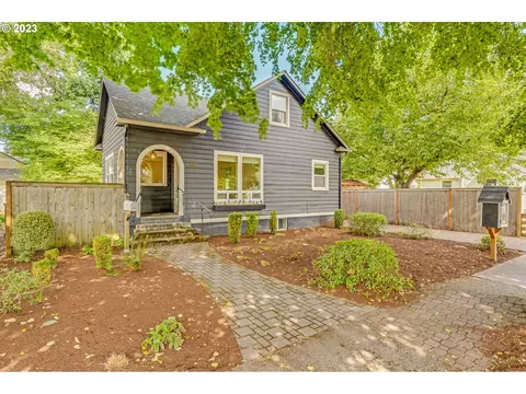 2004 Harney St, Vancouver, WA 98660