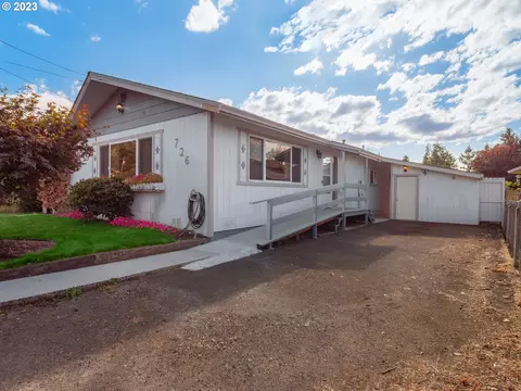 726 W Broccoli St, Roseburg, OR 97471