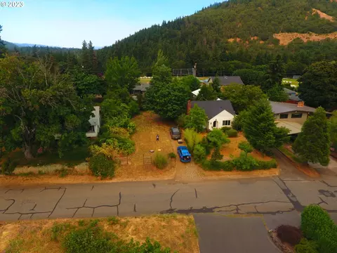 Undisclosed, White Salmon, WA 98672