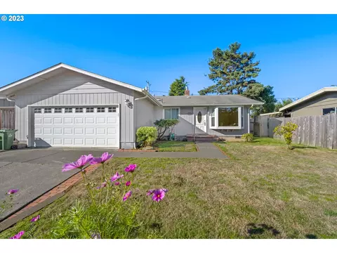 1580 Lincoln St, North Bend, OR 97459