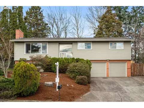 355 NE 22nd St, Gresham, OR 97030