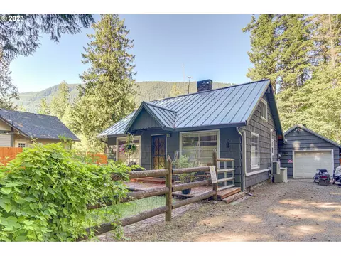 26877 E Chinook Ln, Rhododendron, OR 97049