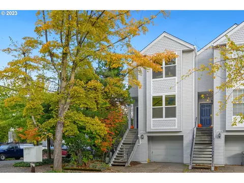 6402 S Virginia Ave, Portland, OR 97239