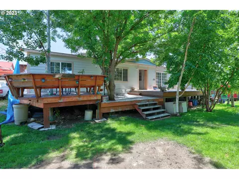140 NW Airport Way, Dufur, OR 97021