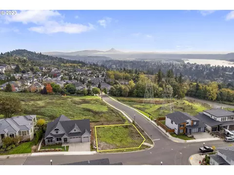 2406 W 1st St, Washougal, WA 98671