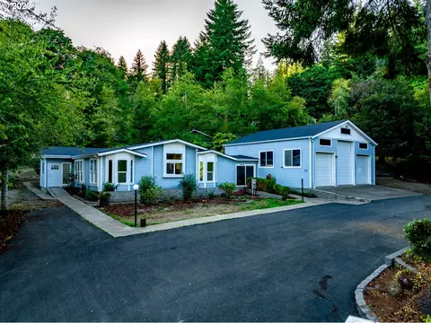560 NE Lormax Pl, Toledo, OR 97391