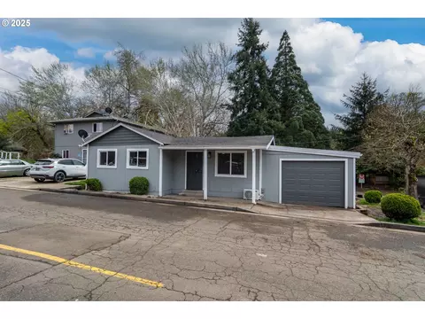 308 NE Howland St, Myrtle Creek, OR 97457