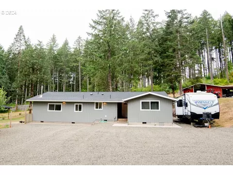 90400 Baker Rd, Elmira, OR 97437