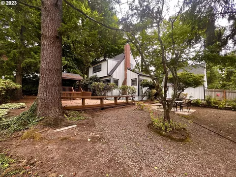 6151 SW Taylors Ferry Rd, Portland, OR 97219