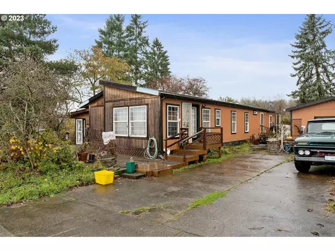 9023 SW Line Dr, Cornelius, OR 97113