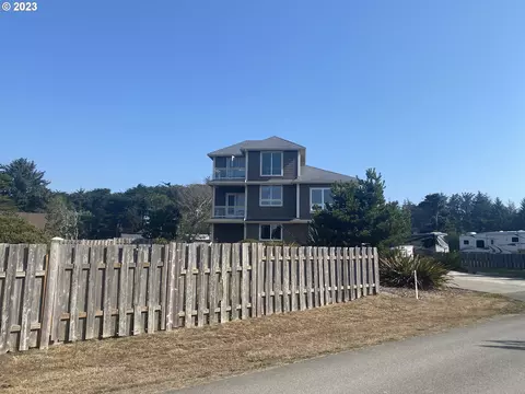 87145 Saturn Ln, Bandon, OR 97411