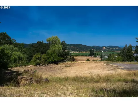 1957 S Side Rd, Sutherlin, OR 97479