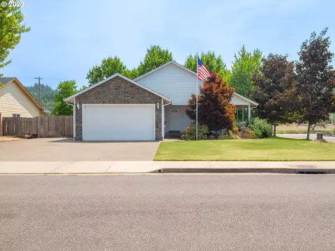 206 Clear Lake St, Oakland, OR 97462