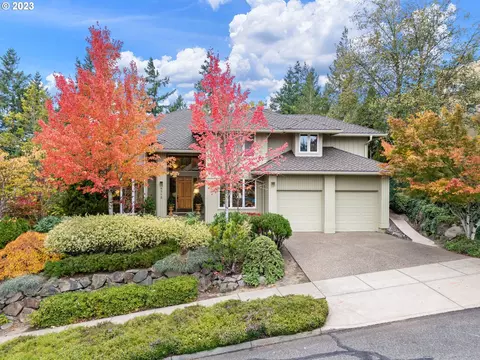 8513 NW Hazeltine St, Portland, OR 97229