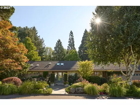5600 SW Dogwood Ln, Portland, OR 97225