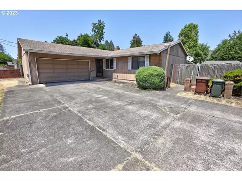 15491 SE Rainier Ct, Clackamas, OR 97015
