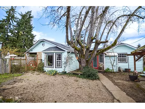 251 18th St, Springfield, OR 97477