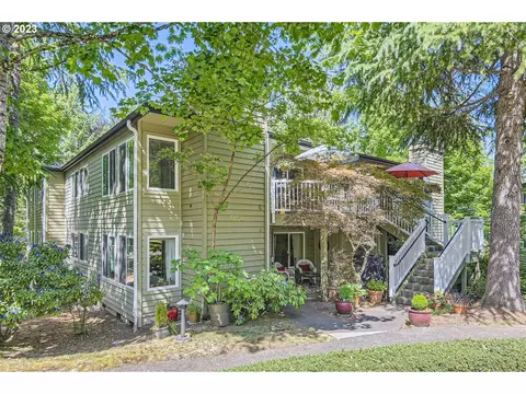 5052 Foothills Dr #D, Lake Oswego, OR 97034