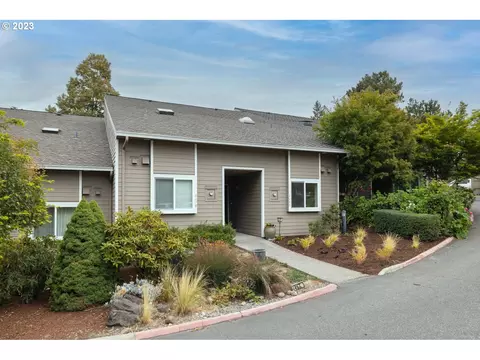 4668 SW Comus Pl #2F, Portland, OR 97219