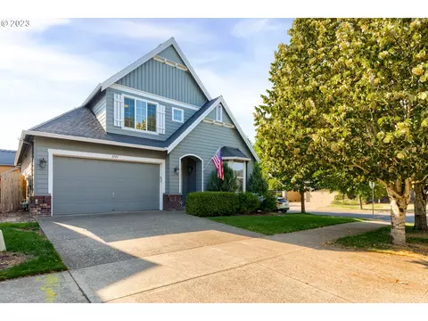 2727 N Crater Ln, Newberg, OR 97132