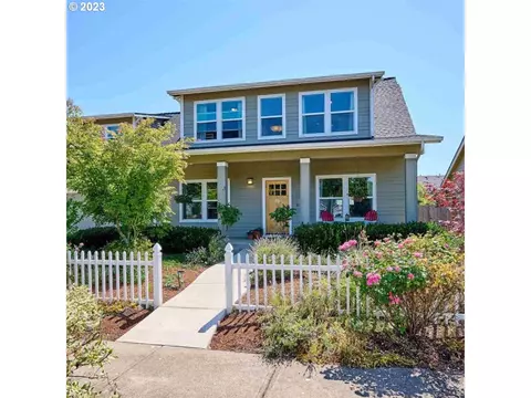1442 Meadow Ave, Silverton, OR 97381
