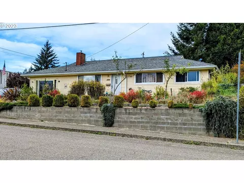 1496 Myrtle Ave, Coos Bay, OR 97420