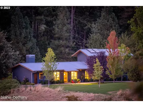 4460 Riverside Dr, Hood River, OR 97031