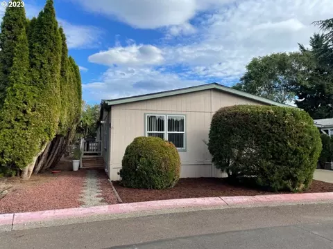 8300 NE Quatama St #52, Hillsboro, OR 97124