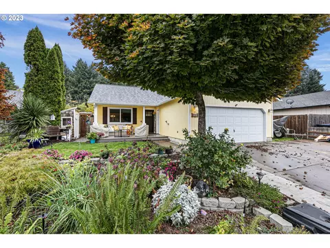 730 Blue Jay Loop, Creswell, OR 97426