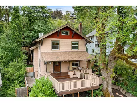 2756 SW Montgomery Dr, Portland, OR 97201