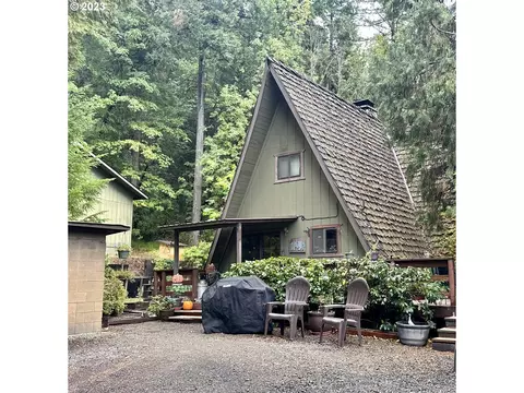 825 Hidden Homestead Rd, Myrtle Creek, OR 97457