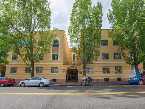 2829 SE Belmont St #203, Portland, OR 97214