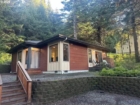 241 16th St, Port Orford, OR 97465