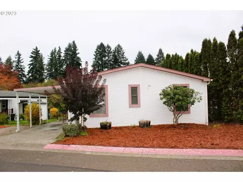 8300 NE Quatama St #61, Hillsboro, OR 97124