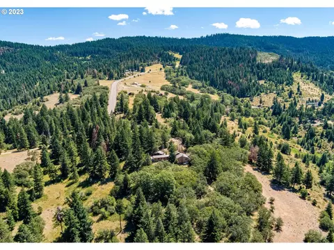 11751 Dead Indian Memorial Rd, Ashland, OR 97520