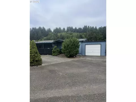 100 River Bend Rd #86, Reedsport, OR 97467