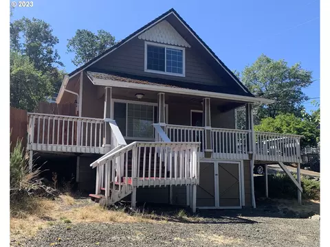 1305 SE Marsters Ave, Roseburg, OR 97470