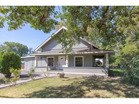 302 SW Pine St, Grants Pass, OR 97526