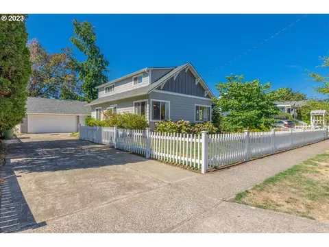 715 S Meridian St, Newberg, OR 97132