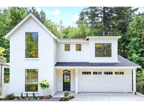 2470 SW Sherwood Dr, Portland, OR 97201