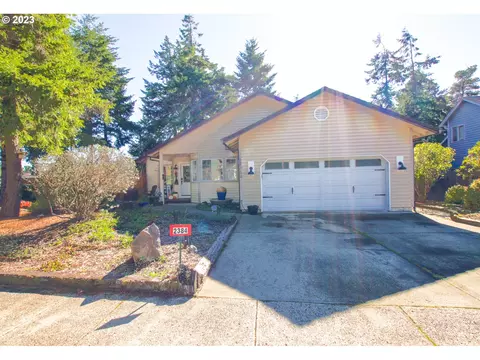 2384 21st St, Florence, OR 97439