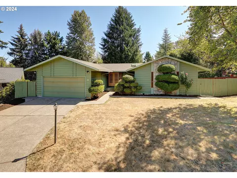 2842 SW Plum Cir, Portland, OR 97219