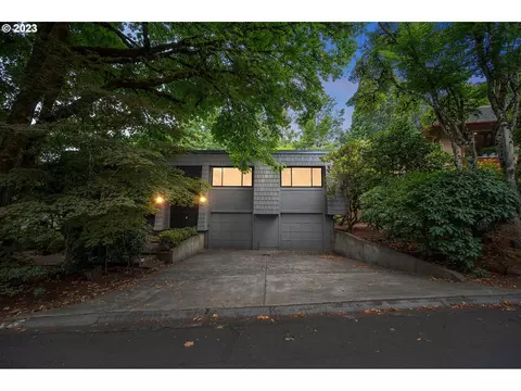 85 Tanglewood Dr, Lake Oswego, OR 97035