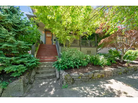 3748 SE Lincoln St, Portland, OR 97214