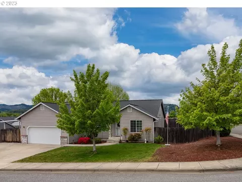 368 NW Teal St, Winston, OR 97496
