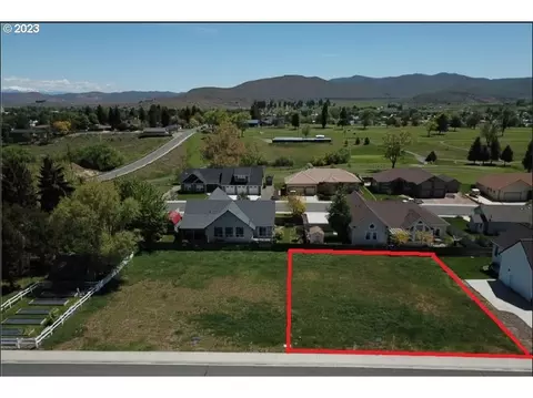 800 W Fairway Dr, Baker City, OR 97814