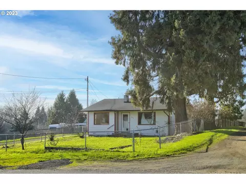 261 SE Grape Ave, Winston, OR 97496