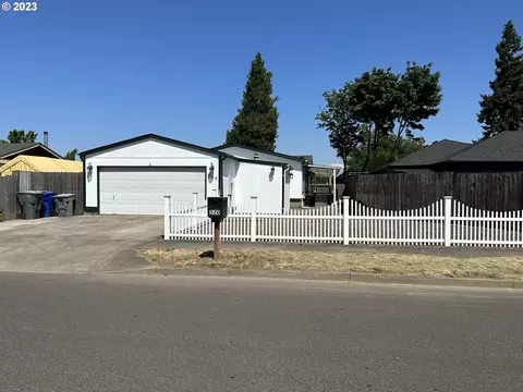 520 Greencrest St, Salem, OR 97301